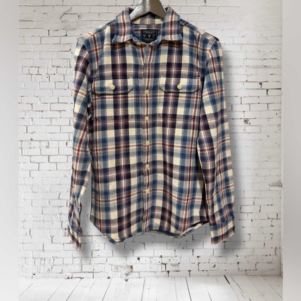 American Eagle 🦅 Plaid Button-Up Shirt